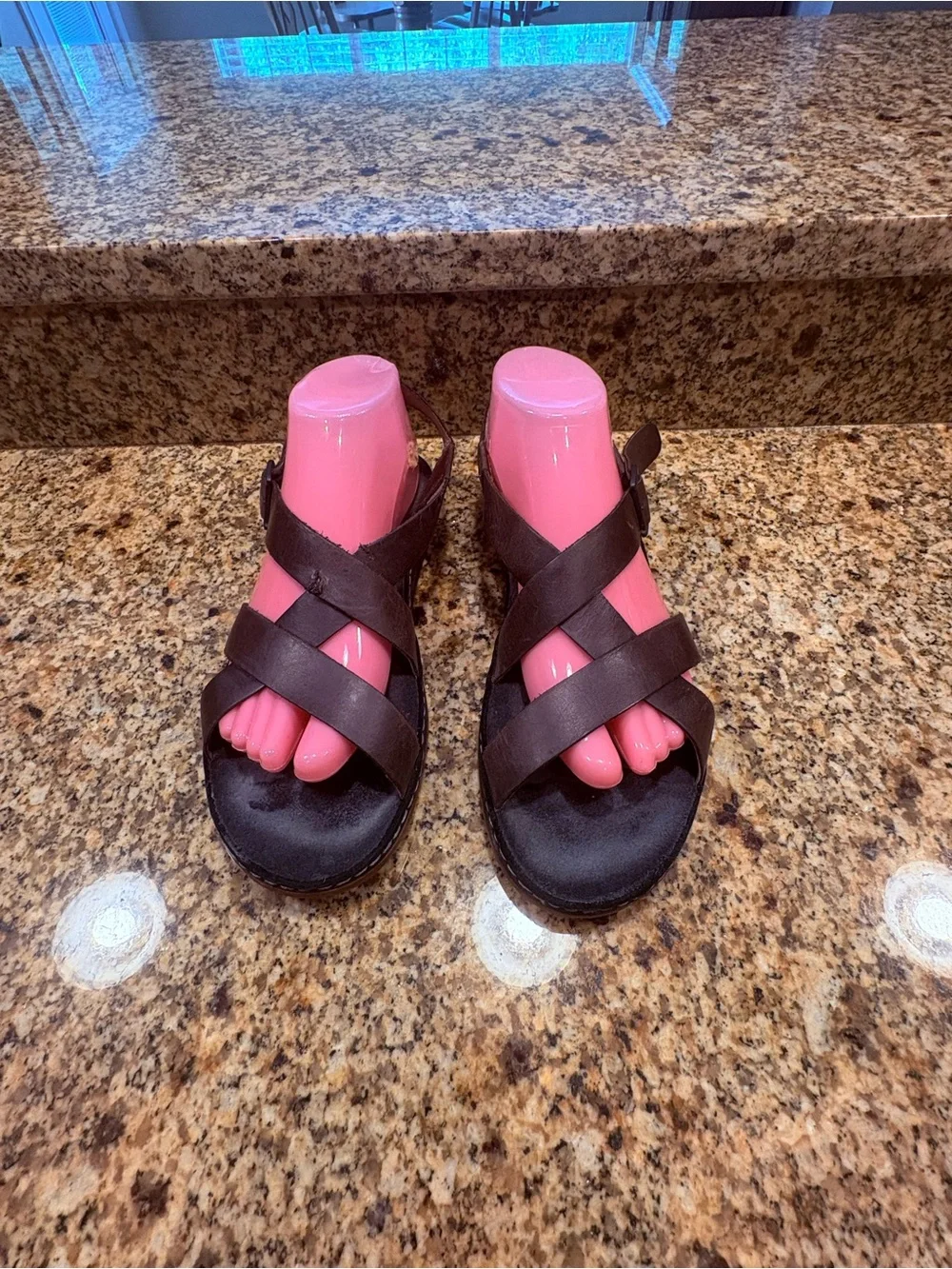 Chaco Tornado Wayfarer Dark Brown Sandals Women’s Size 9 READ Strap Damage